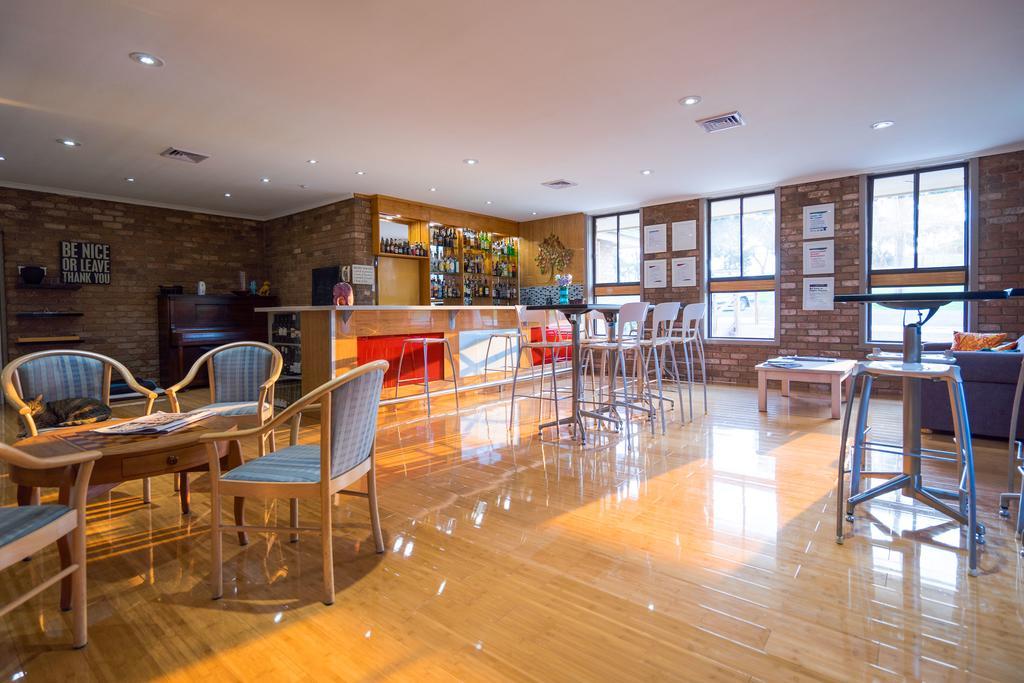 Farnham Court Motel And Restaurant Morwell Bagian luar foto