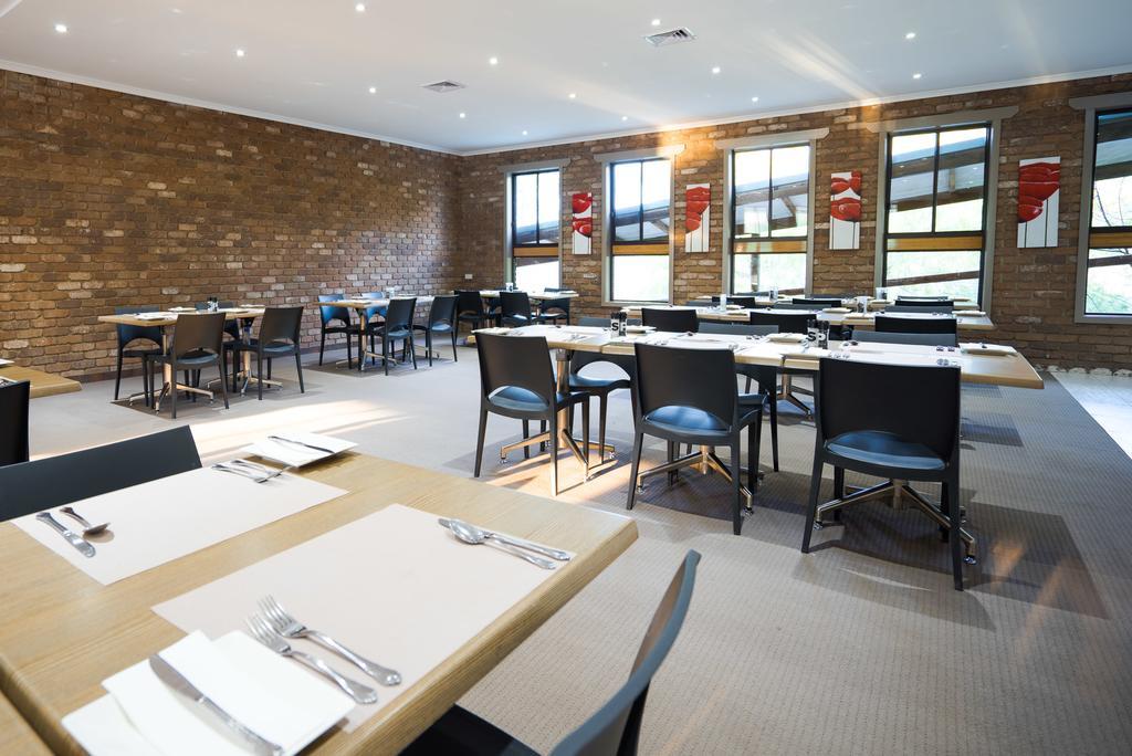 Farnham Court Motel And Restaurant Morwell Bagian luar foto