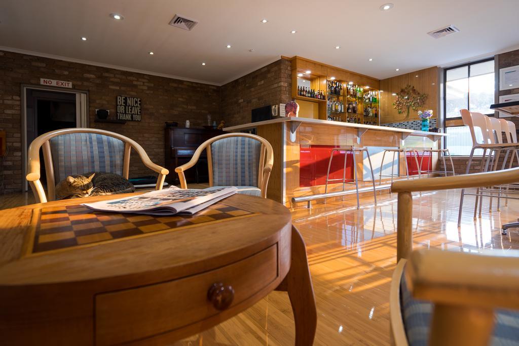 Farnham Court Motel And Restaurant Morwell Bagian luar foto