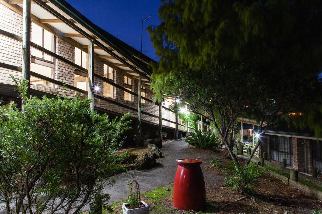 Farnham Court Motel And Restaurant Morwell Bagian luar foto