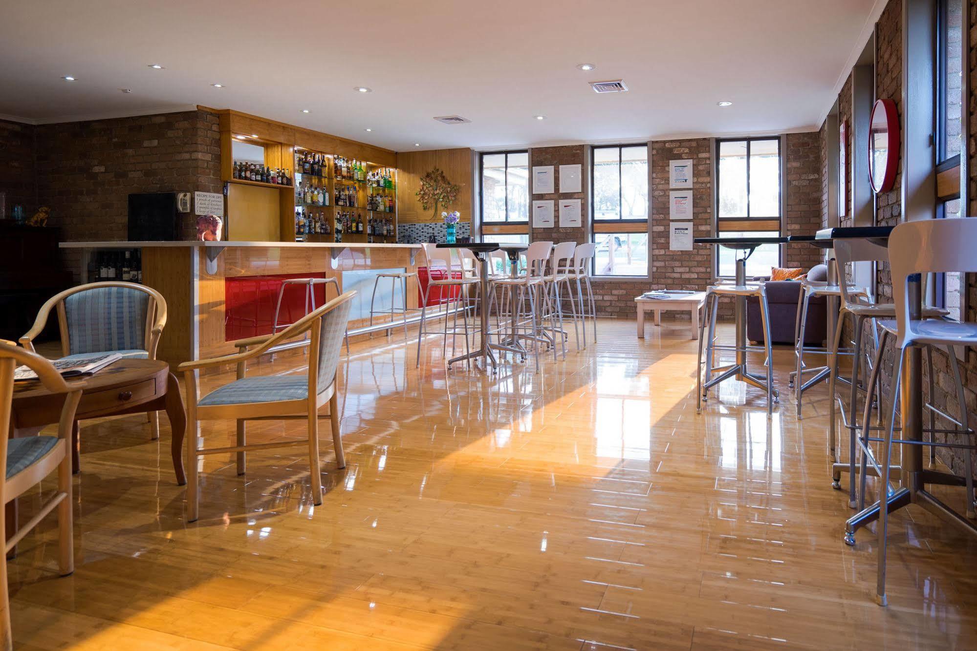 Farnham Court Motel And Restaurant Morwell Bagian luar foto