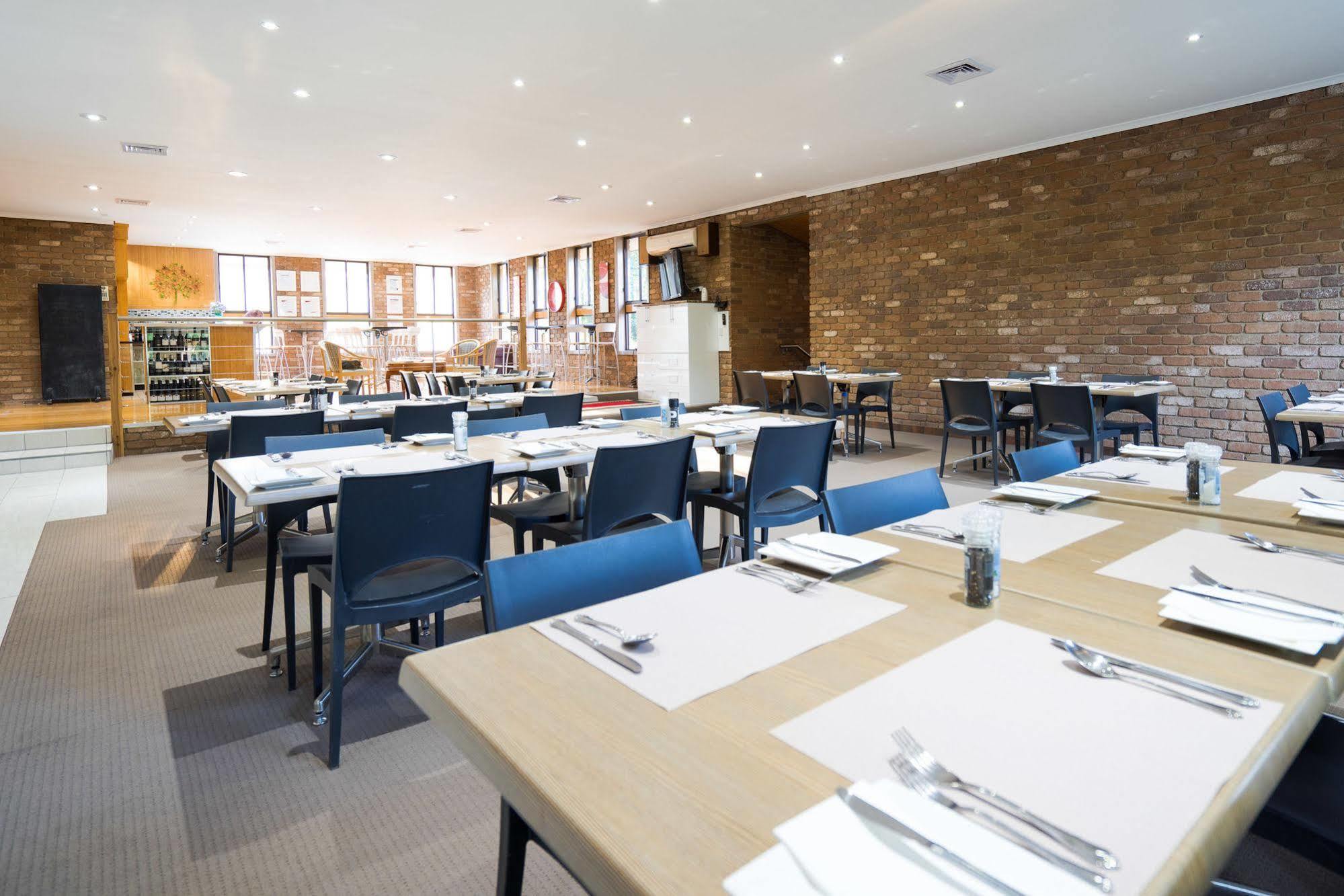 Farnham Court Motel And Restaurant Morwell Bagian luar foto