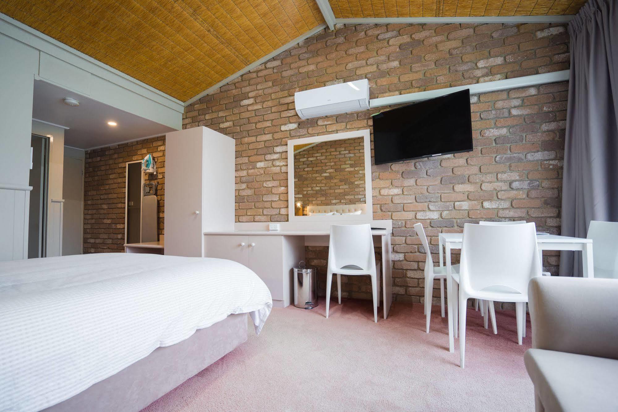 Farnham Court Motel And Restaurant Morwell Bagian luar foto
