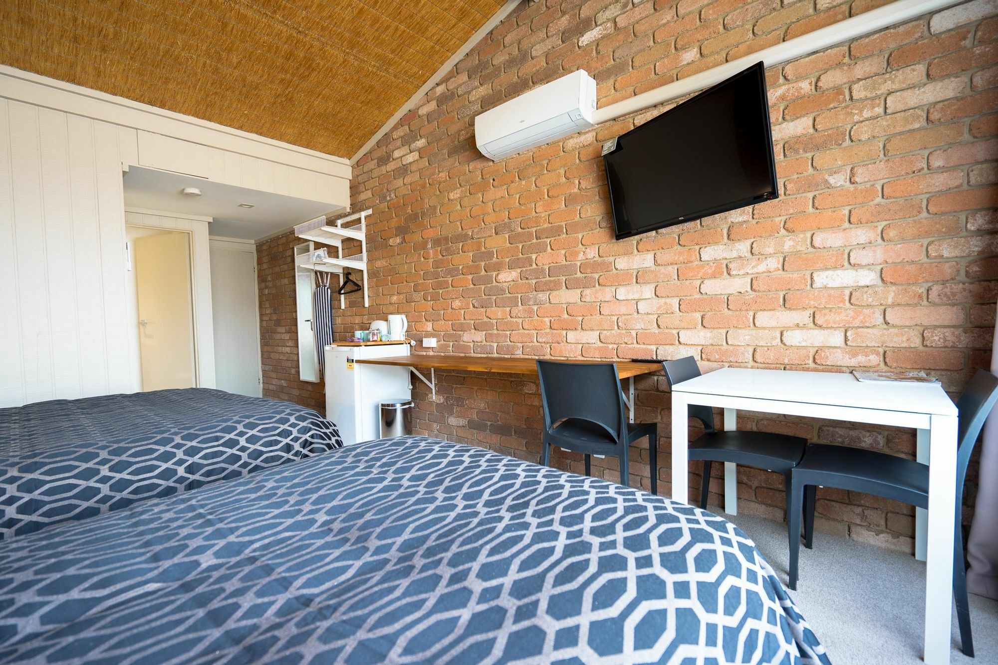 Farnham Court Motel And Restaurant Morwell Bagian luar foto
